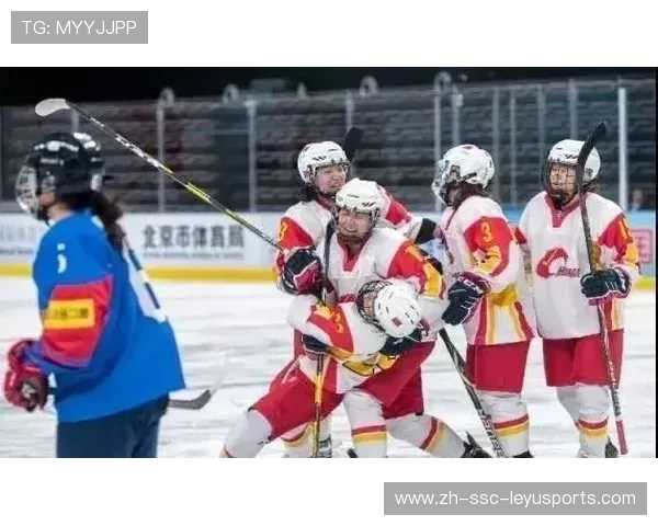 冰球守门员“蝙蝠式”飞扑救险震撼全场